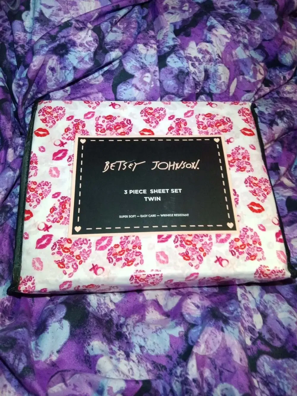 Betsey Johnson Twin Sheet Set! Lips Xoxo love Valentine's set! NWT